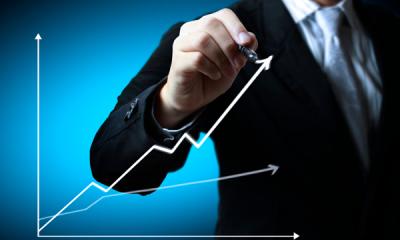 Business man hand drawing a graph